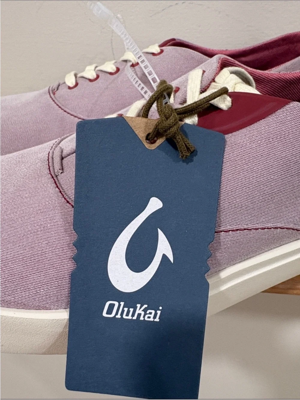 OluKai Men’s Tradewind Red Lava Sneakers, Size 10, 5, NWT